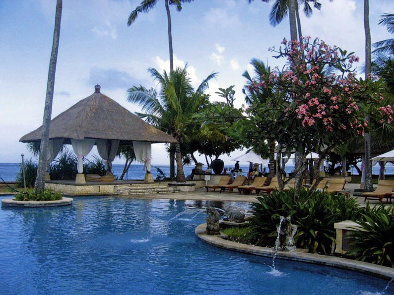 Patra Jasa Bali Resort & Villas - Pool and Water fountain