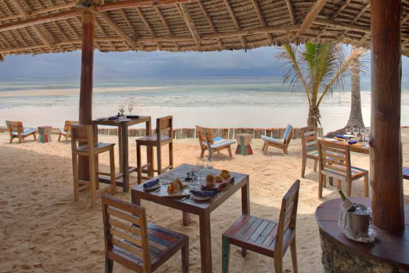 Just-Honeymoons-Bluebay-beach-dining-restaurant